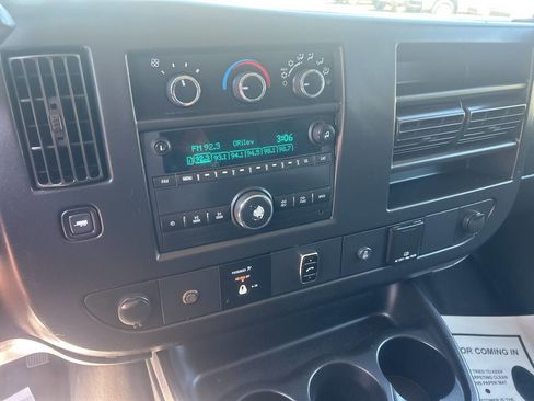 Used 2017 Chevrolet Express 2500 RWD image 15