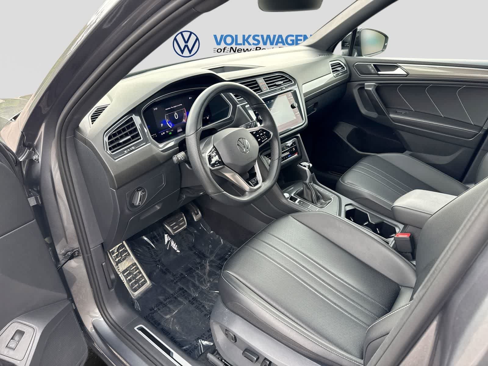 Used 2024 Volkswagen Tiguan SE R-Line FWD image 10