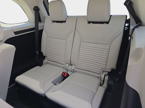 New 2026 Land Rover Discovery S AWD/4WD image 13