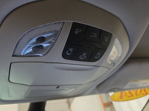 Used 2024 Chrysler Pacifica Touring-L image 20