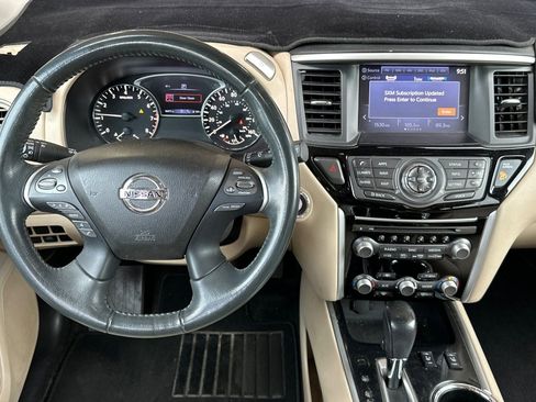 Used 2018 Nissan Pathfinder SV w/ SV Tech Package FWD image 10