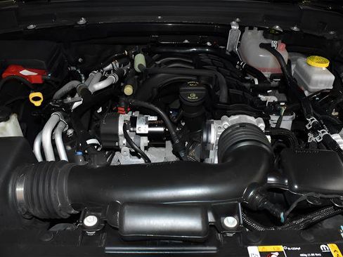 Used 2021 Jeep Wrangler Unlimited Rubicon w/ Dual Top Group AWD/4WD image 10