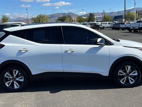 Certified 2023 Chevrolet Bolt EUV LT w/ Convenience Package image 4