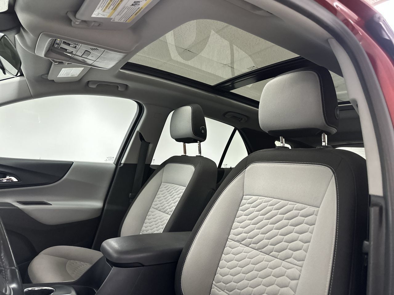 Used 2019 Chevrolet Equinox LT w/ LT True North Edition AWD/4WD image 13