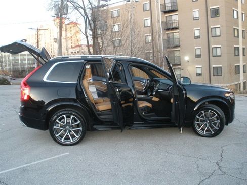 Used 2018 Volvo XC90 T6 Momentum w/ Convenience Package image 23