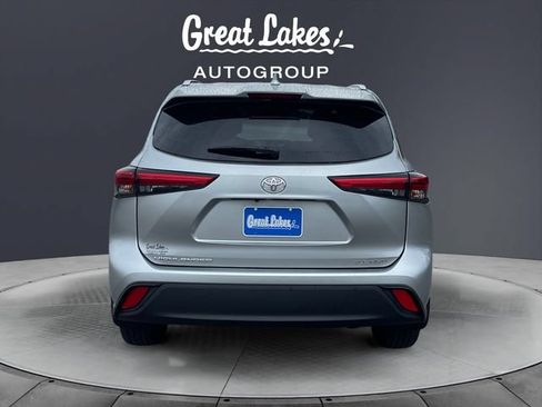 Used 2021 Toyota Highlander XLE AWD/4WD image 4