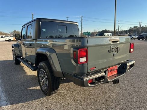 Used 2024 Jeep Gladiator Sport image 5