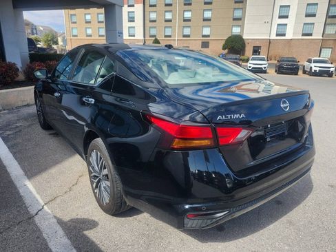 Used 2025 Nissan Altima 2.5 SV image 2