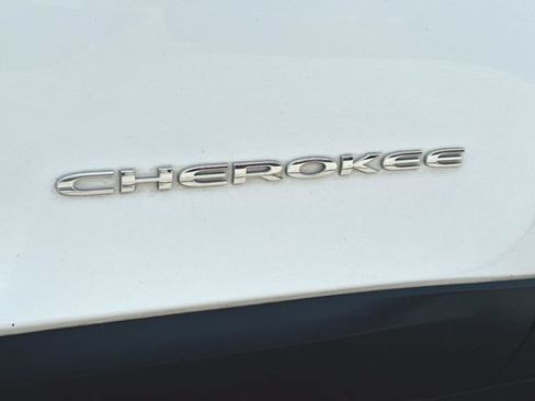 Used 2019 Jeep Cherokee Limited AWD/4WD image 32