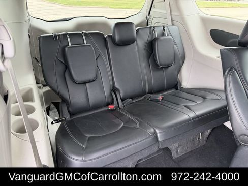 Used 2023 Chrysler Pacifica Touring-L FWD image 33