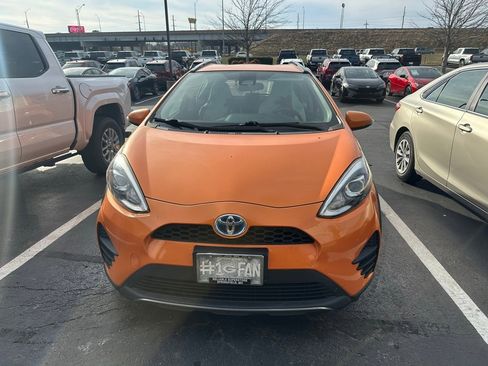 Used 2018 Toyota Prius C Two image 2