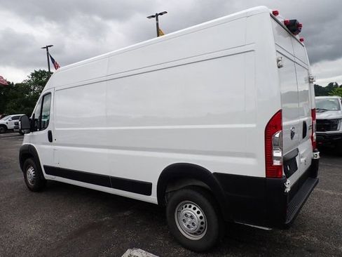 Used 2024 RAM ProMaster 2500 w/ Convenience Group FWD image 4