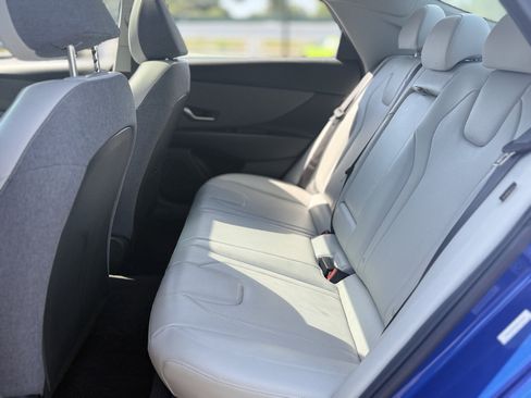 Used 2025 Hyundai Elantra Limited FWD image 29