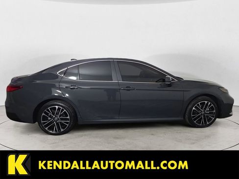 Used 2025 Toyota Camry XLE image 6