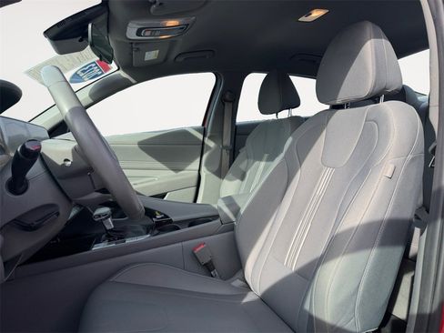 Used 2023 Hyundai Elantra SEL w/ Convenience Package image 9