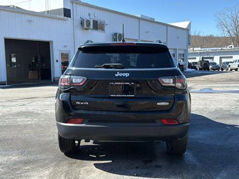 Used 2023 Jeep Compass Latitude w/ Sun and Sound Group AWD/4WD image 7