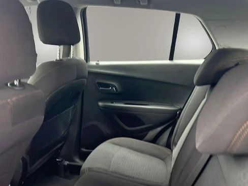 Used 2019 Chevrolet Trax LS image 34