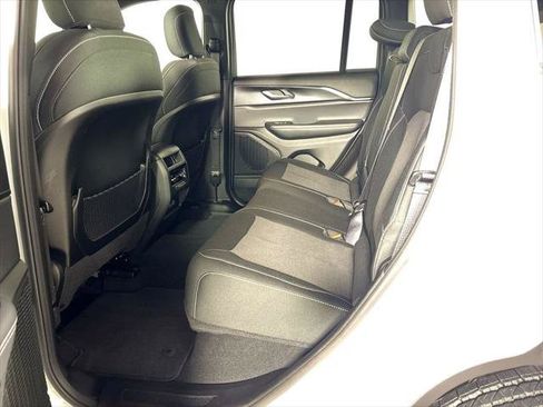 Certified 2025 Jeep Grand Cherokee Laredo AWD/4WD image 20