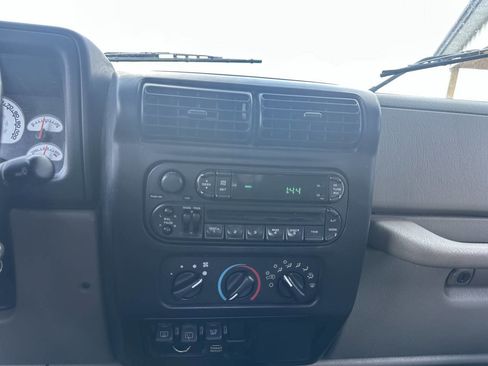 Used 2004 Jeep Wrangler Sahara image 22