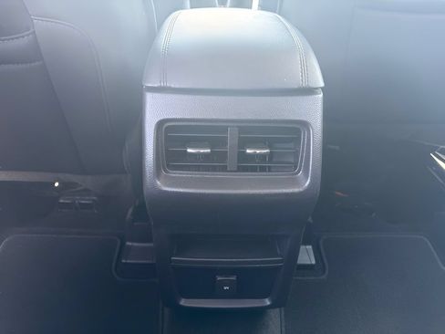 Used 2018 Ford Edge SEL FWD image 12