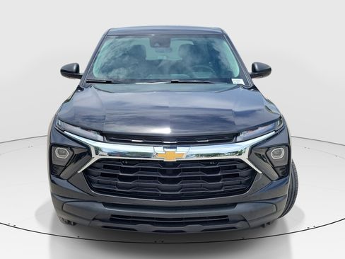 Used 2025 Chevrolet TrailBlazer LS FWD image 2