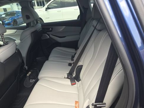 Used 2025 Acura MDX SH-AWD w/ Technology Package image 11