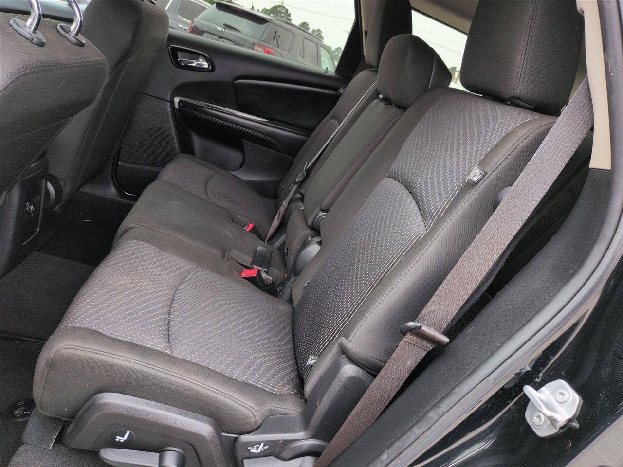 Used 2019 Dodge Journey SE FWD image 29