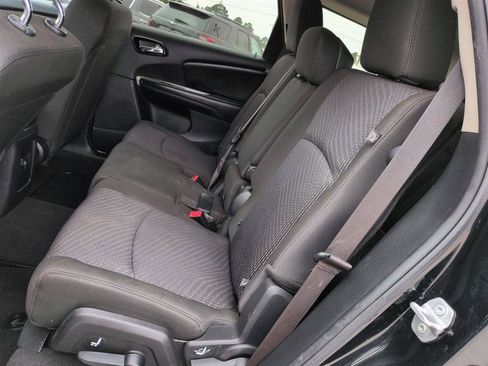Used 2019 Dodge Journey SE FWD image 29