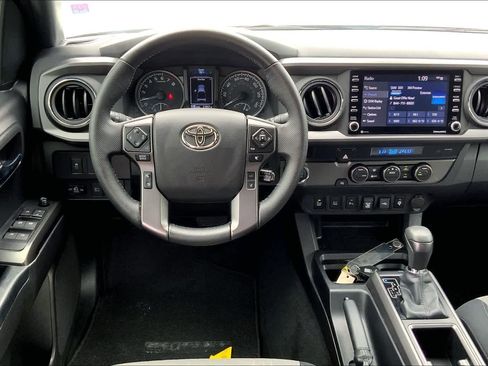 Used 2022 Toyota Tacoma TRD Sport w/ Technology Package RWD image 6