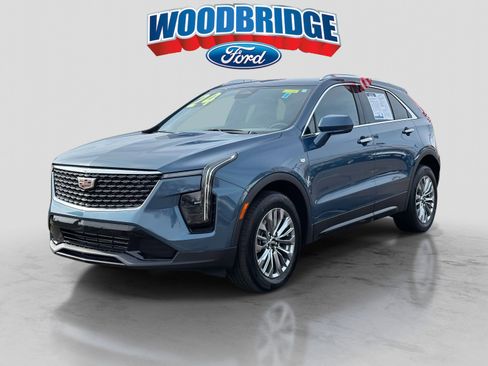 Used 2024 Cadillac XT4 Premium Luxury image 2