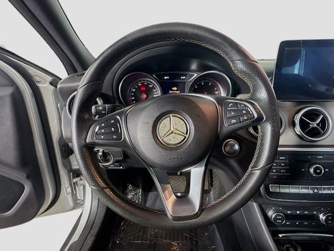 Used 2018 Mercedes-Benz GLA 250 4MATIC image 13