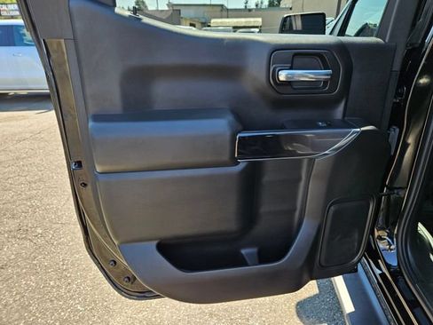 Used 2022 Chevrolet Silverado 1500 Custom Trail Boss w/ Midnight Edition AWD/4WD image 21