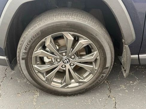 Used 2022 Toyota RAV4 XLE Premium AWD/4WD image 5