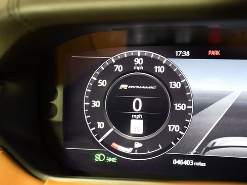 Used 2019 Land Rover Range Rover Velar R-Dynamic SE AWD/4WD image 23