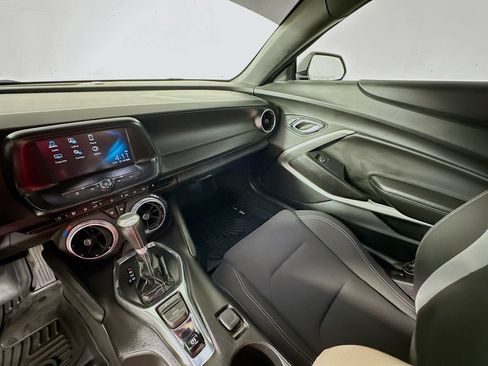 Used 2017 Chevrolet Camaro LT RWD image 19