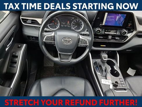 Used 2023 Toyota Highlander XLE image 11