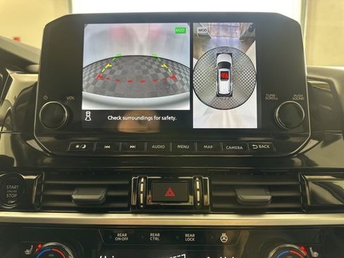 Used 2025 Nissan Pathfinder SL image 31