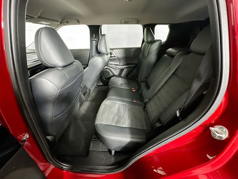 Used 2024 Mitsubishi Outlander SE image 29