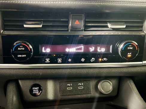 Used 2024 Nissan Rogue SV FWD image 27