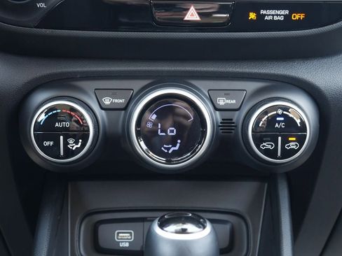 Used 2025 Hyundai Venue SEL FWD image 40