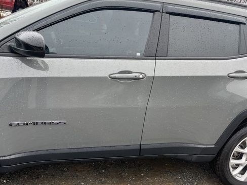 Used 2023 Jeep Compass Latitude image 3