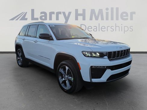 New 2026 Jeep Grand Cherokee Limited w/ Luxury Tech Group II AWD/4WD image 7