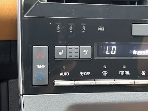 Used 2020 Toyota Avalon Limited w/ Advanced Safety Package FWD image 23
