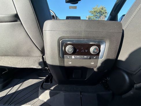 Used 2023 Chevrolet Suburban Z71 w/ Luxury Package image 21