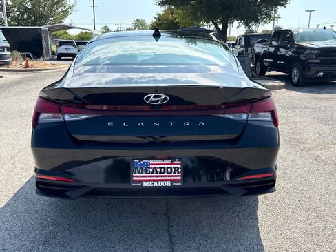Used 2023 Hyundai Elantra SEL w/ Convenience Package FWD image 4