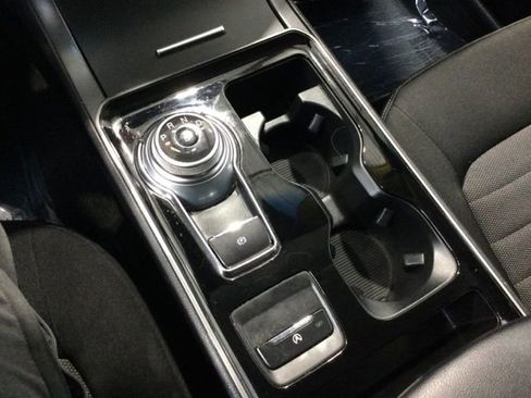 Used 2020 Ford Edge SE image 15