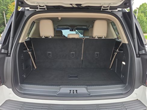 Used 2024 Ford Expedition XLT AWD/4WD image 10