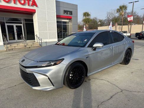 Certified 2025 Toyota Camry LE image 1