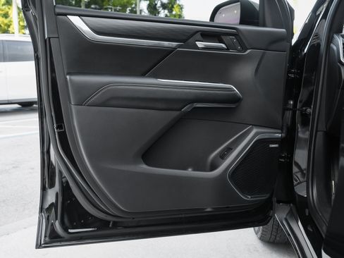 Used 2024 GMC Acadia Elevation image 31