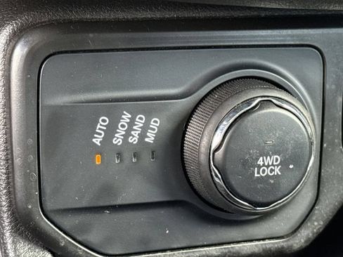 Certified 2023 Jeep Renegade Latitude AWD/4WD image 27